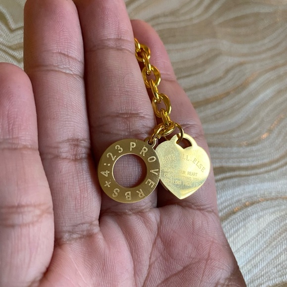 🌷$4 Bundle Add-on ~ Gold Plated Chain Bracelet w Toggle Clasp and Heart Charm - Picture 8 of 17